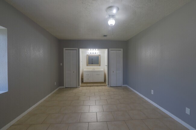 Building Photo - 3118 Flamborough Dr