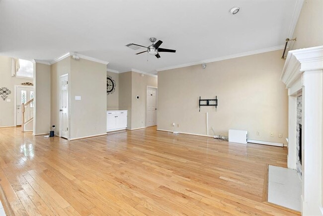 Building Photo - 2414 Mockingbird Dr