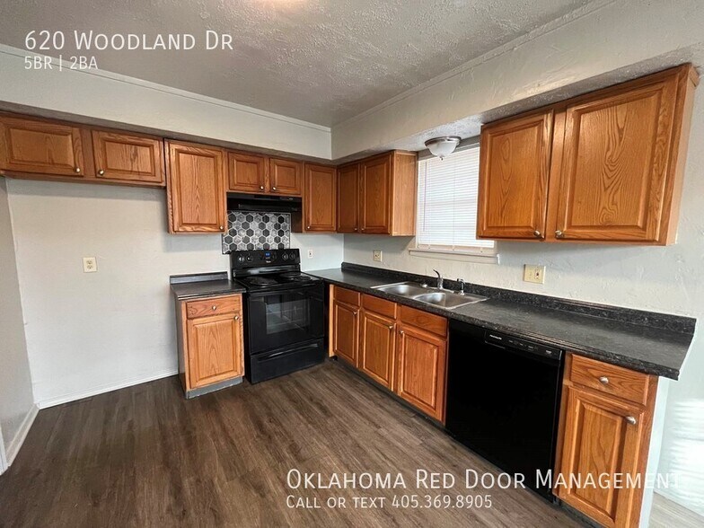 Building Photo - 620 Woodland Dr