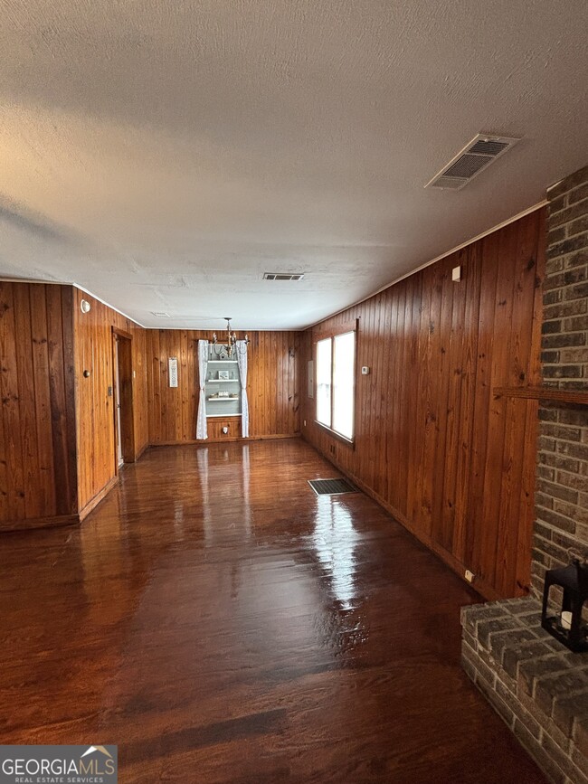 Building Photo - 44 Olympic Ln