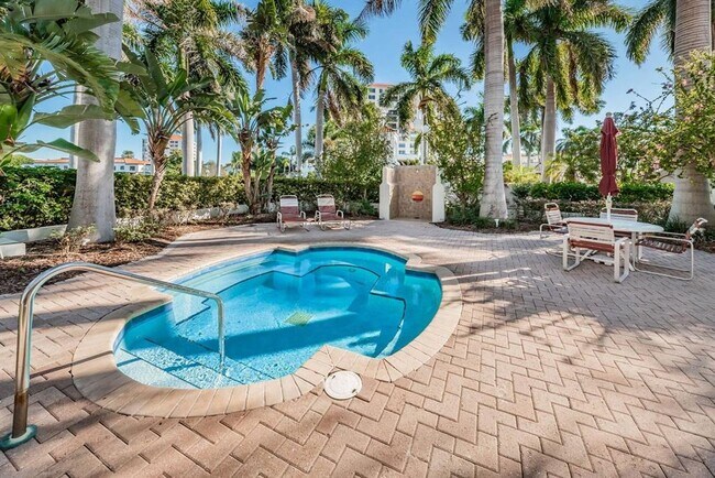 Building Photo - 6105 Bahia Del Mar Cir N