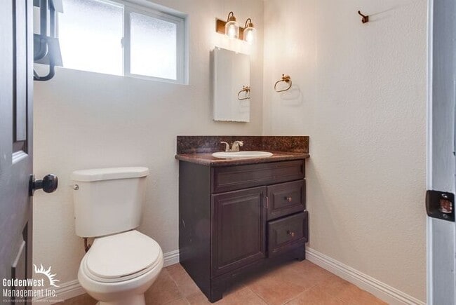 Building Photo - Lovely 4Bdm 2Ba Home Located in Escondido