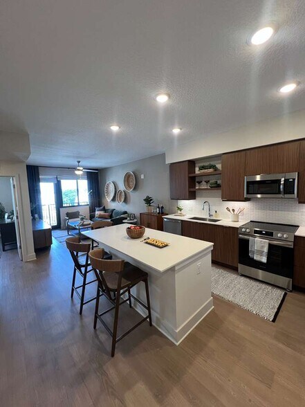 Primary Photo - 6830 SW 30th St