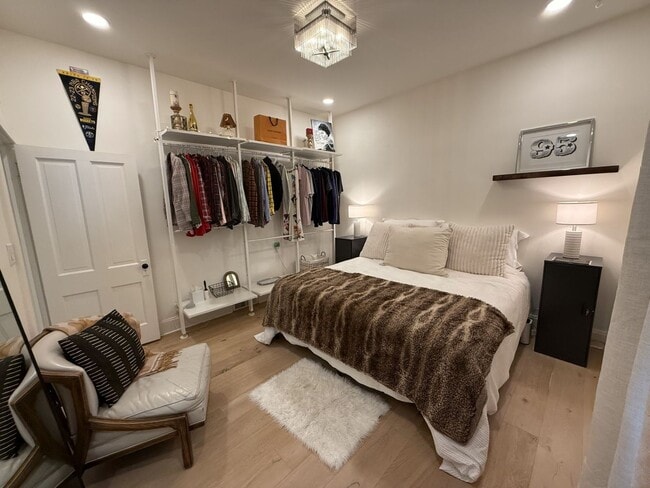 Building Photo - Fully Furnished Executive Home - Just Step...