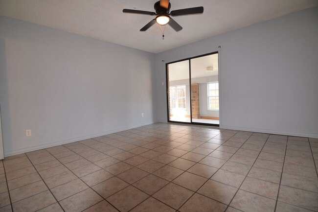 Building Photo - $1,500.00 Move-in-Special