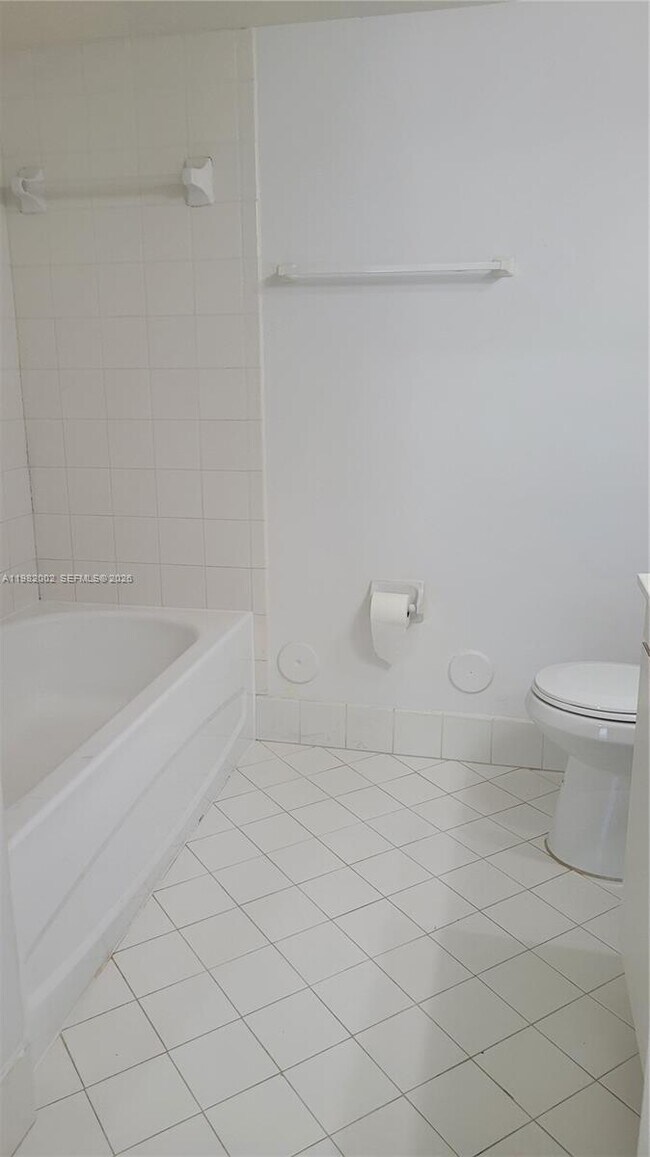 Building Photo - 2921 SE 13th Ave