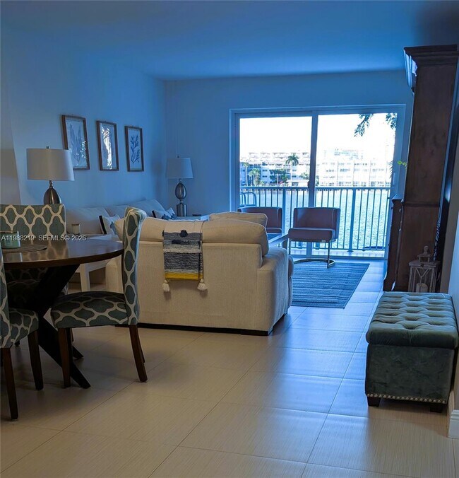 Building Photo - 400 Golden Isles Dr