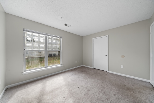 Building Photo - 2431 Hill St