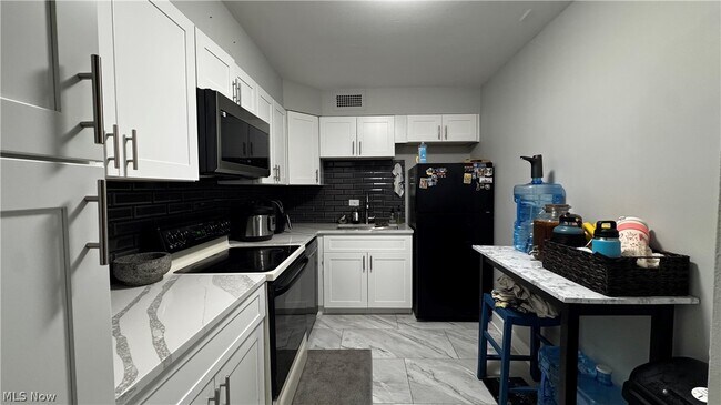 Building Photo - 12700 Lake Rd