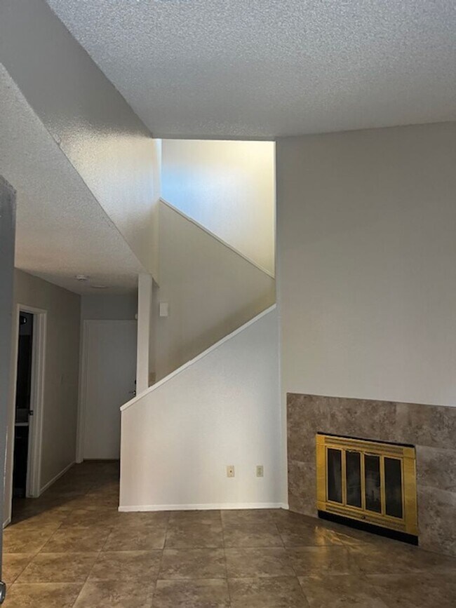 Building Photo - BC817-11