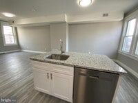 Building Photo - 18 S Tremont Rd