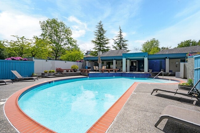 Building Photo - Sweeping waterfront views in this 2-Bedroo...
