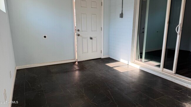 Building Photo - 1645 W Thunderbird Rd