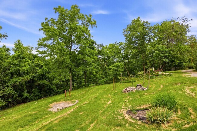 Building Photo - Spacious 4-Bedroom Pet Friendly Home in a Peaceful Rural Setting