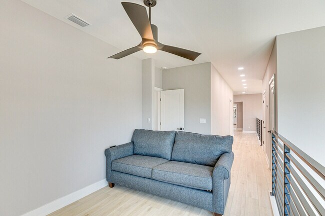 Building Photo - 118 Via Madrid Dr