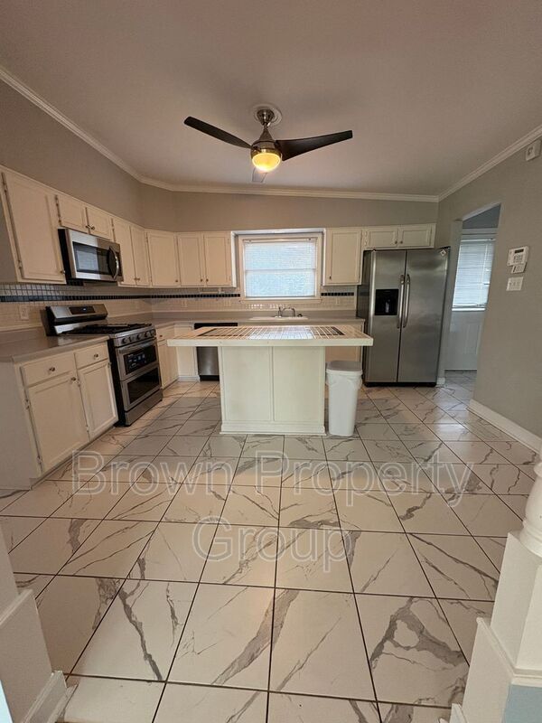 Building Photo - 3202 Cluny Dr