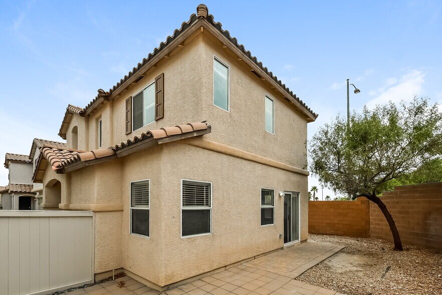 Building Photo - 10381 Adrianna Ave