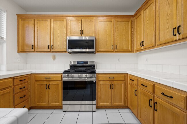 Building Photo - 2023 Northfield Dr