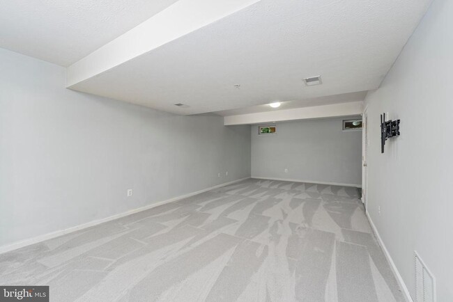 Building Photo - 25 Caterham Ct