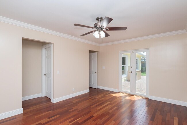 Building Photo - 374 Linda Ln