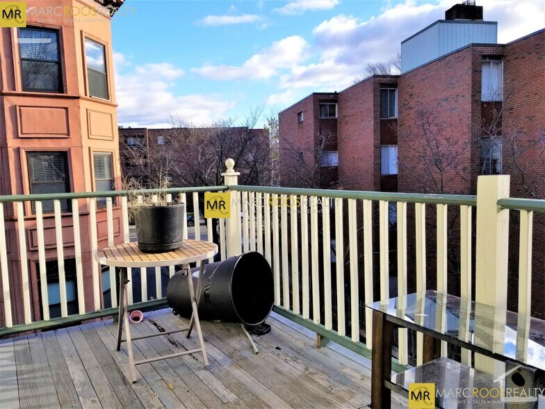 Building Photo - 30 Babcock St