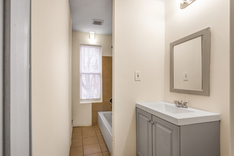 Building Photo - 2945 Walbrook Ave