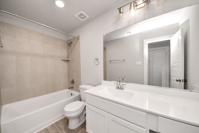 Building Photo - 21650 Wave Holw Dr