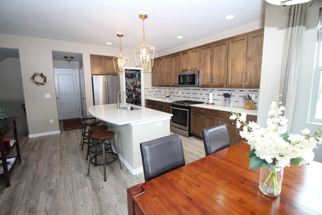 Building Photo - Amazing 4bdrm home in Forest Lakes