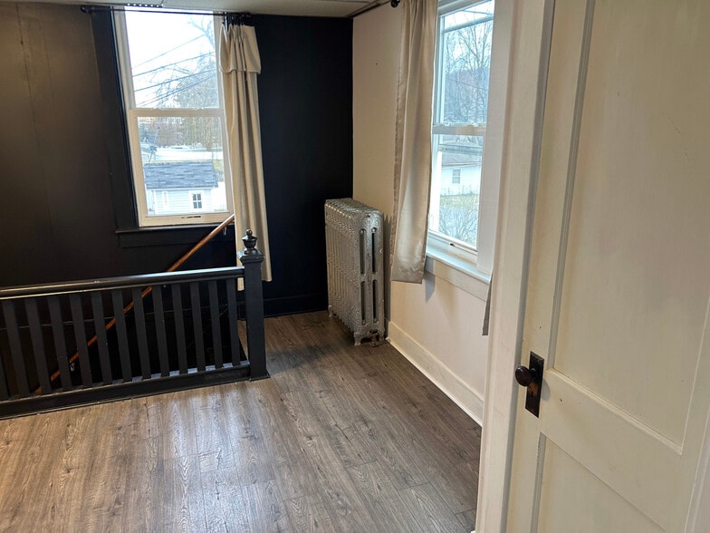 Building Photo - 302 S State St