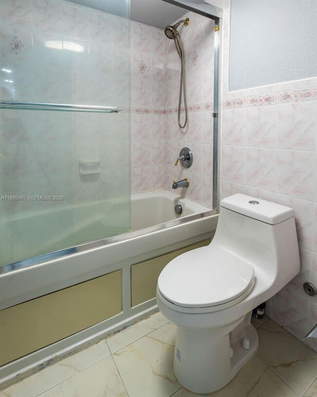 Building Photo - 3140 S Ocean Dr