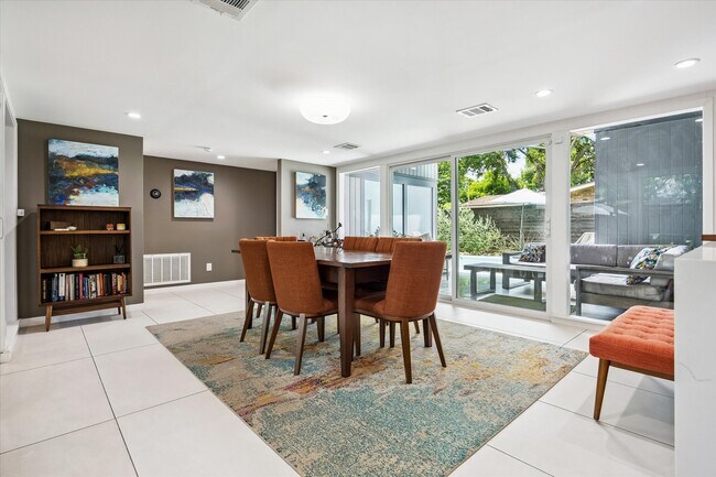 Building Photo - 9769 Oak Point Dr