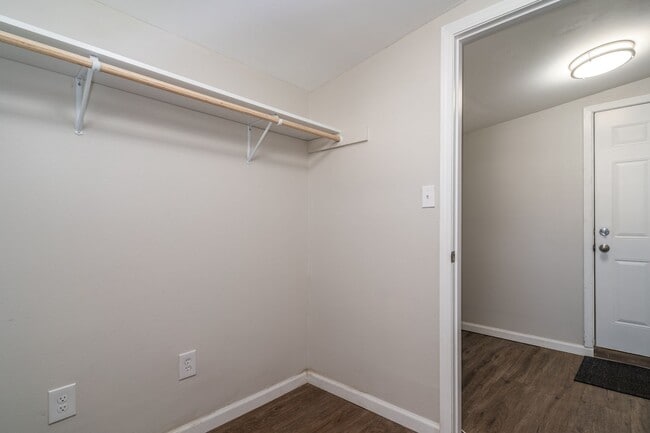 Building Photo - One Bedroom, One Bathroom Single Family Home