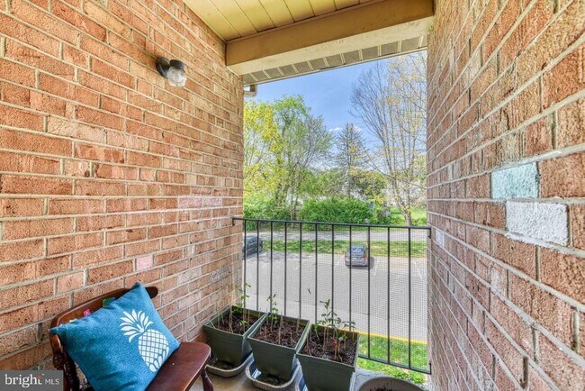 Building Photo - 3017 Valley Dr