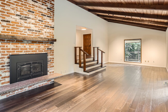 Building Photo - 1759 Marylhurst Dr