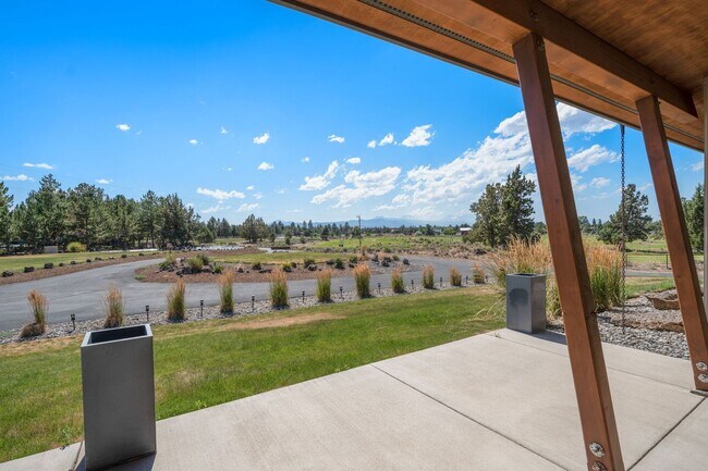 Building Photo - 64144 Pioneer Loop