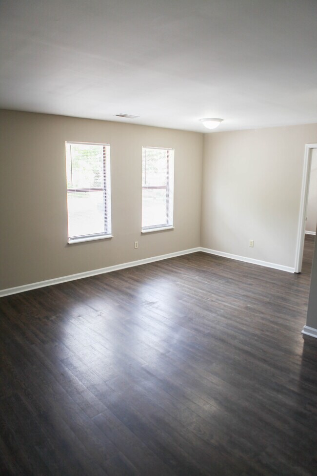 Building Photo - Cumberland Pointe