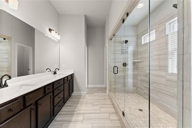 Building Photo - 4656 Silver Oak Dr SW