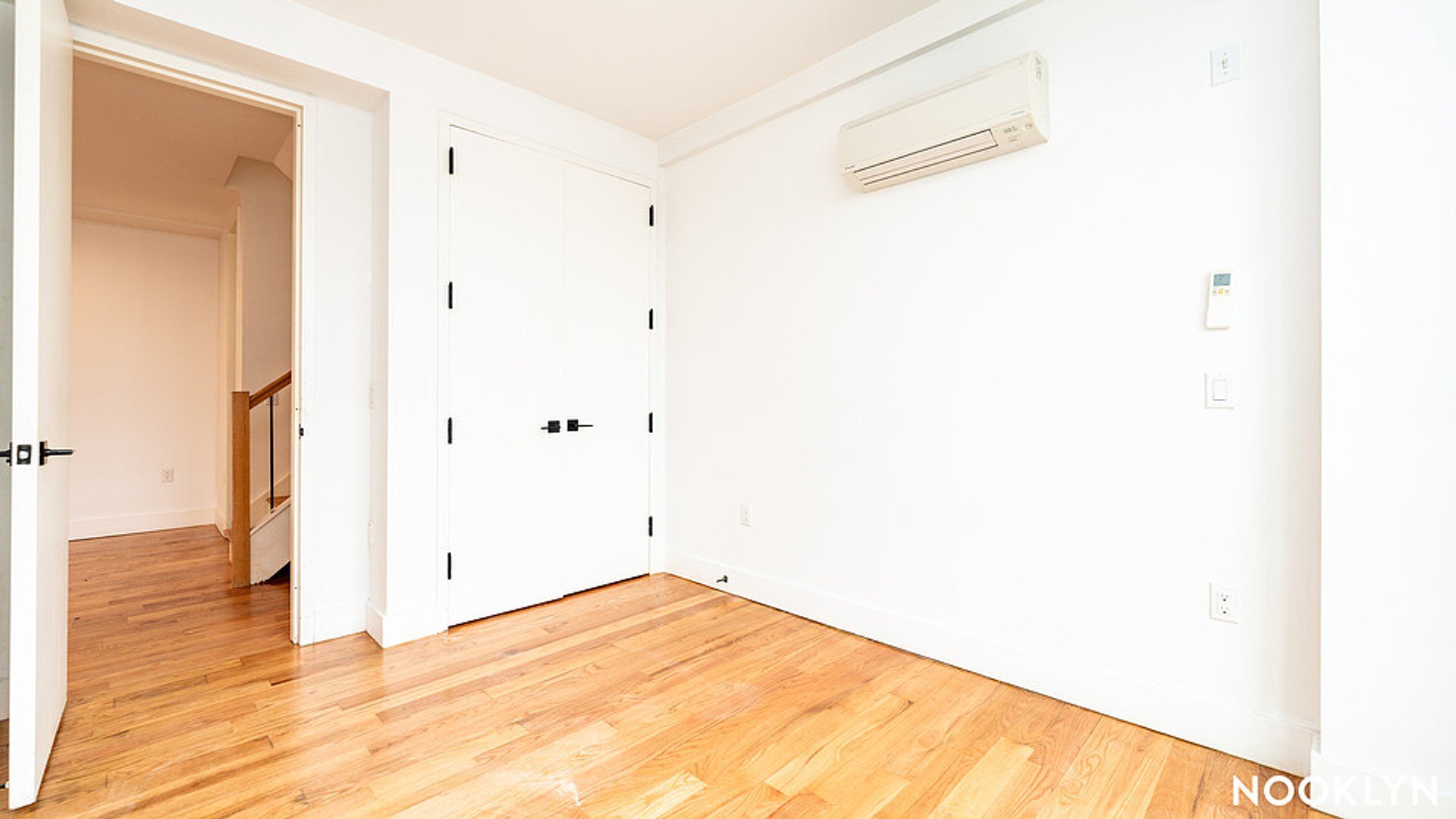 Building Photo - 19 E 31st St