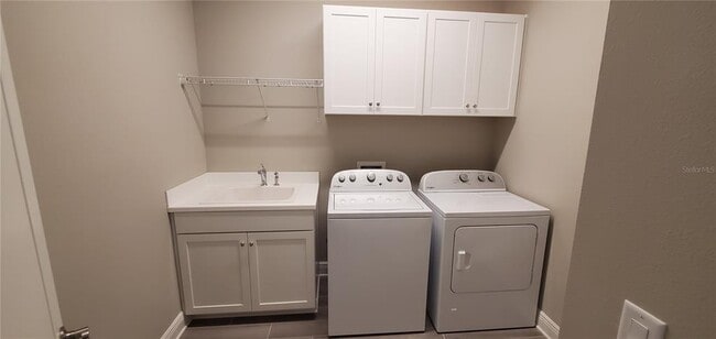 Building Photo - 2626 Light Sky Ln