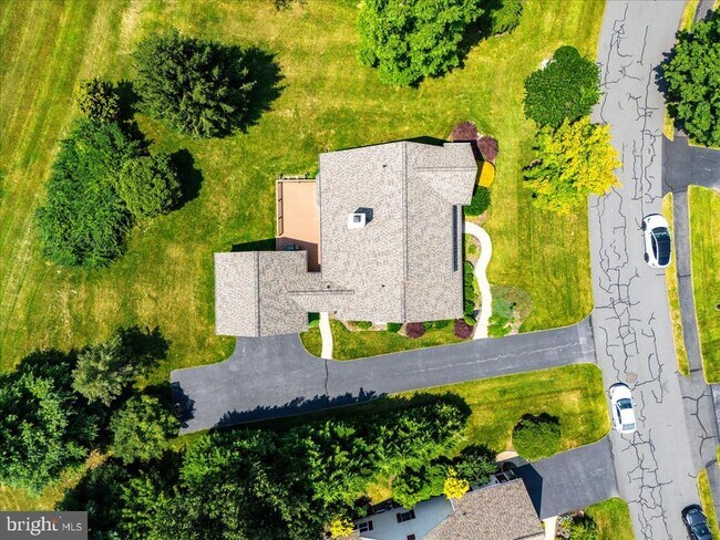 Building Photo - 11 Churchill Dr