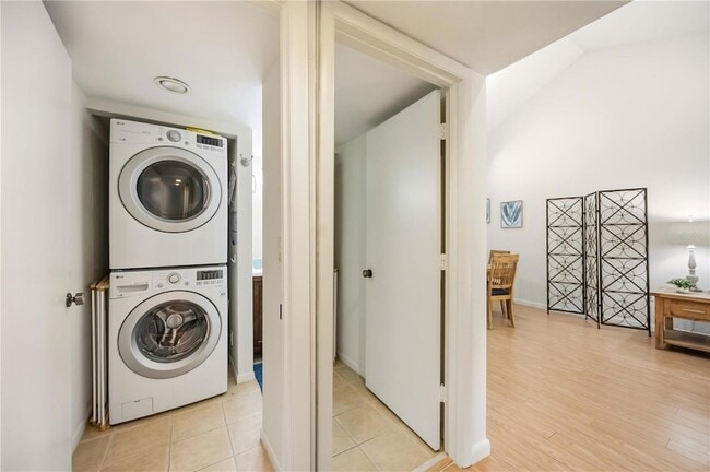 Building Photo - 1626 Brookhouse Dr