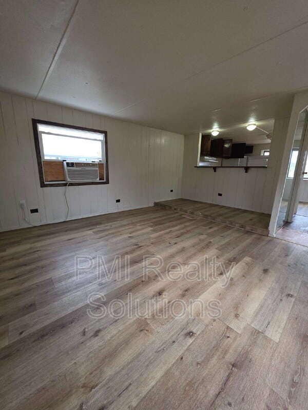 Building Photo - 300 Elberta Ave