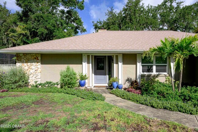 Building Photo - 6118 Del Rio Dr