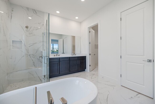 Building Photo - Brand New spacious 4bd/3.5bth Sarasota Hom...