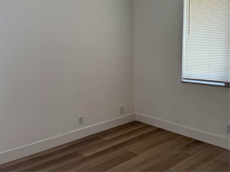 Building Photo - 15749 Woodgate Ct