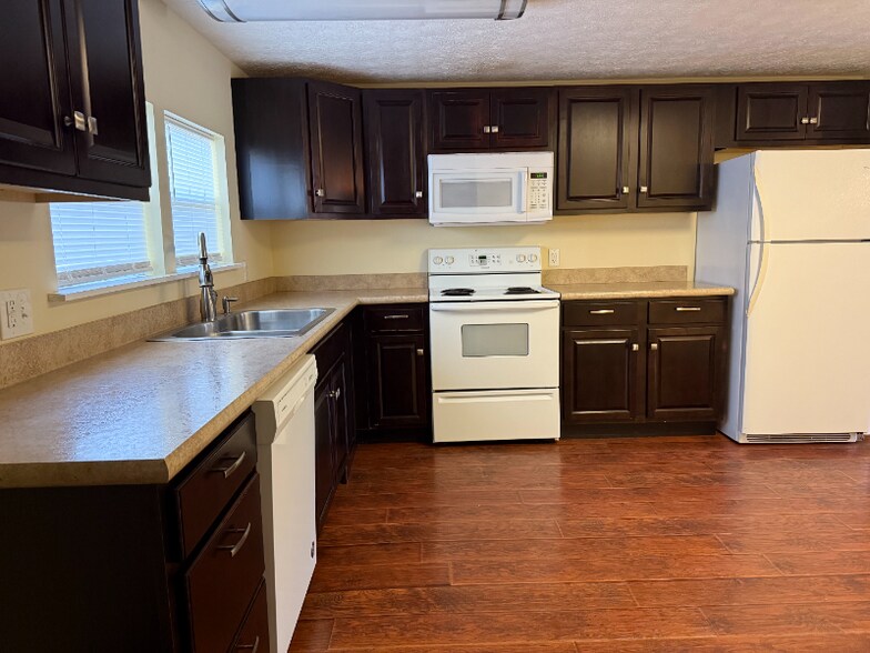 Building Photo - 4635 Johns Cemetery Rd