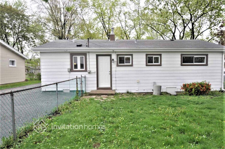 Building Photo - 368 N Biermann Ave