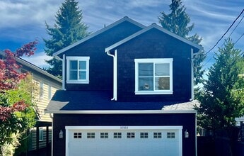 Building Photo - Greenwood Home