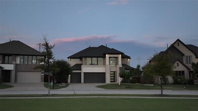 Building Photo - 5160 Statesman Ln