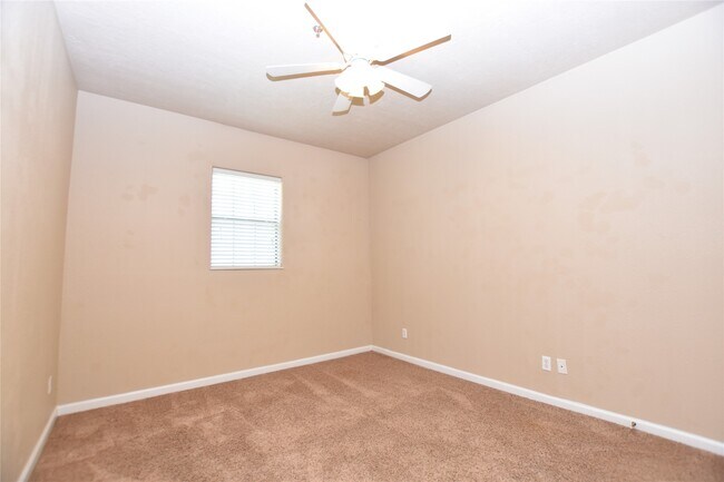 Building Photo - 405 Mc Kinney Ln